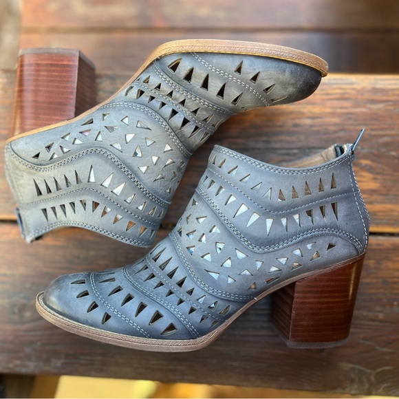 SOFFT WESTWOOD DENIM BLUE GRAY ANKLE BOOTIES SIZE 8.5 - Picture 9 of 14